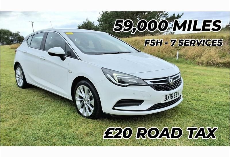 White Used 2016 Vauxhall Astra Design Edition Hatchback | £6,695 (A bit pricey) - Image 1/4