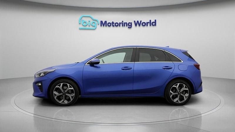 Usado Kia Ceed 138 HP (101 kW) 2019 Azul Citadino
