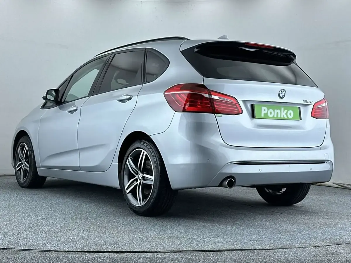 Begagnad BMW 218 Sport Line 2017 Silver Minibuss