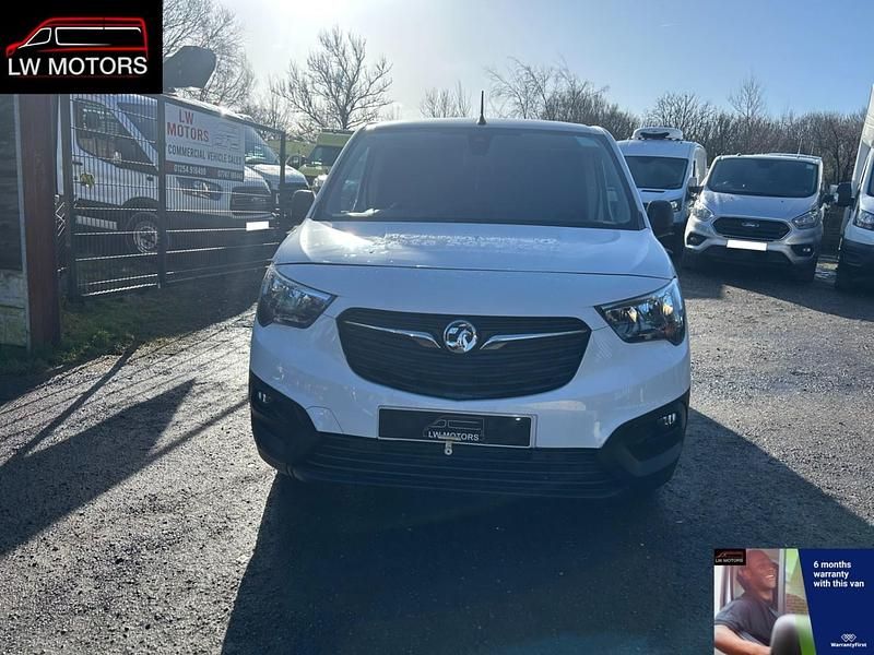 Used Vauxhall Combo 100 HP (73 kW) 2021 White MPV