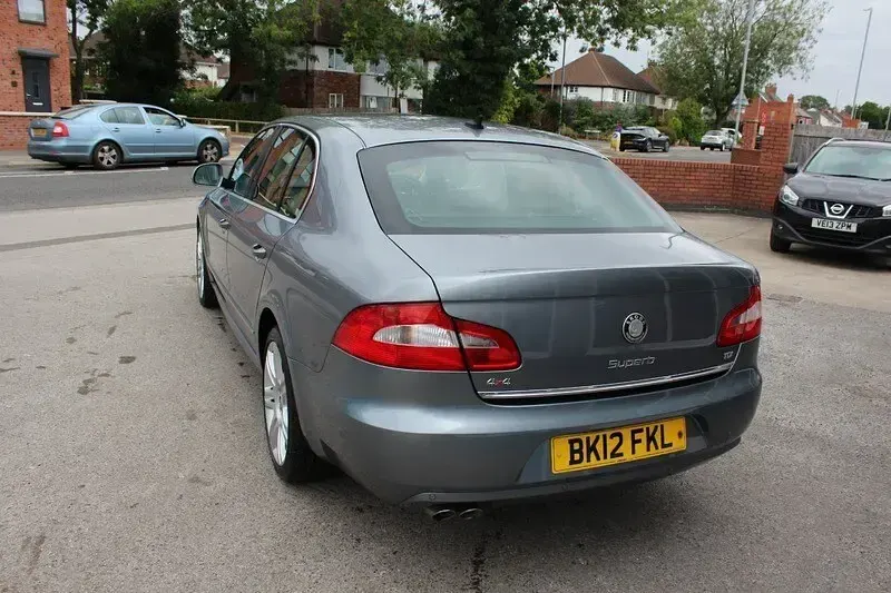 Used Skoda Superb Elegance 140 HP (102 kW) 2012 Grey Hatchback