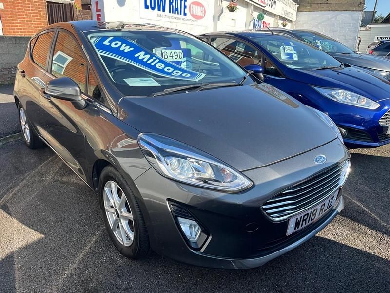 Used Ford Fiesta Zetec 100 HP (73 kW) 2018 Grey Hatchback