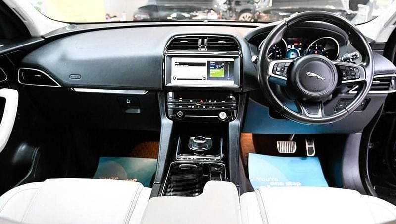 Second-hand Jaguar F-Pace Prestige 180 CP (132 kW) 2019 Negru SUV