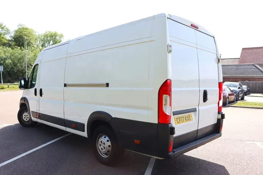 Used Peugeot Boxer 130 HP (95 kW) 2017 White Van