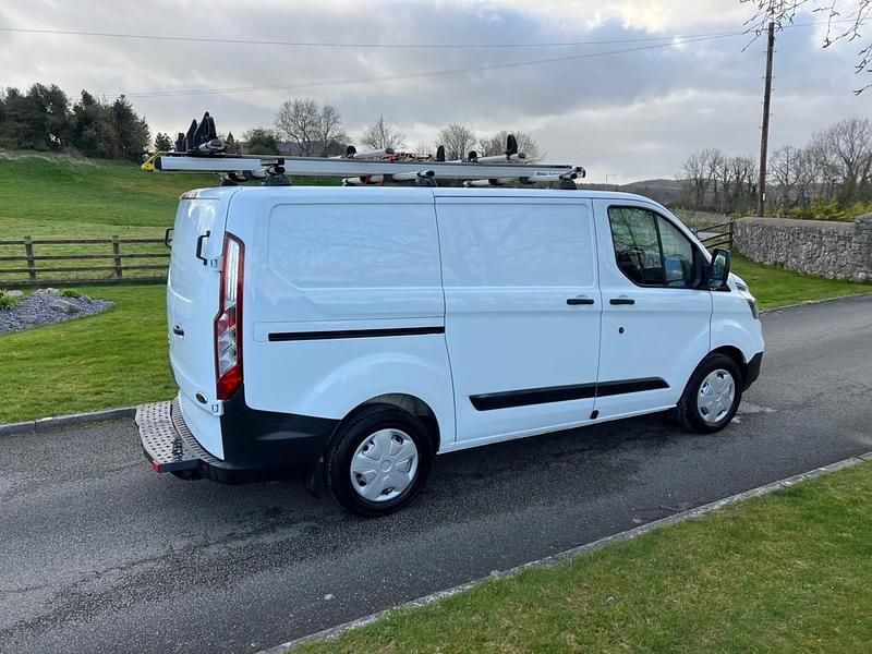 Used Ford Transit Custom 105 HP (77 kW) 2018 White Van