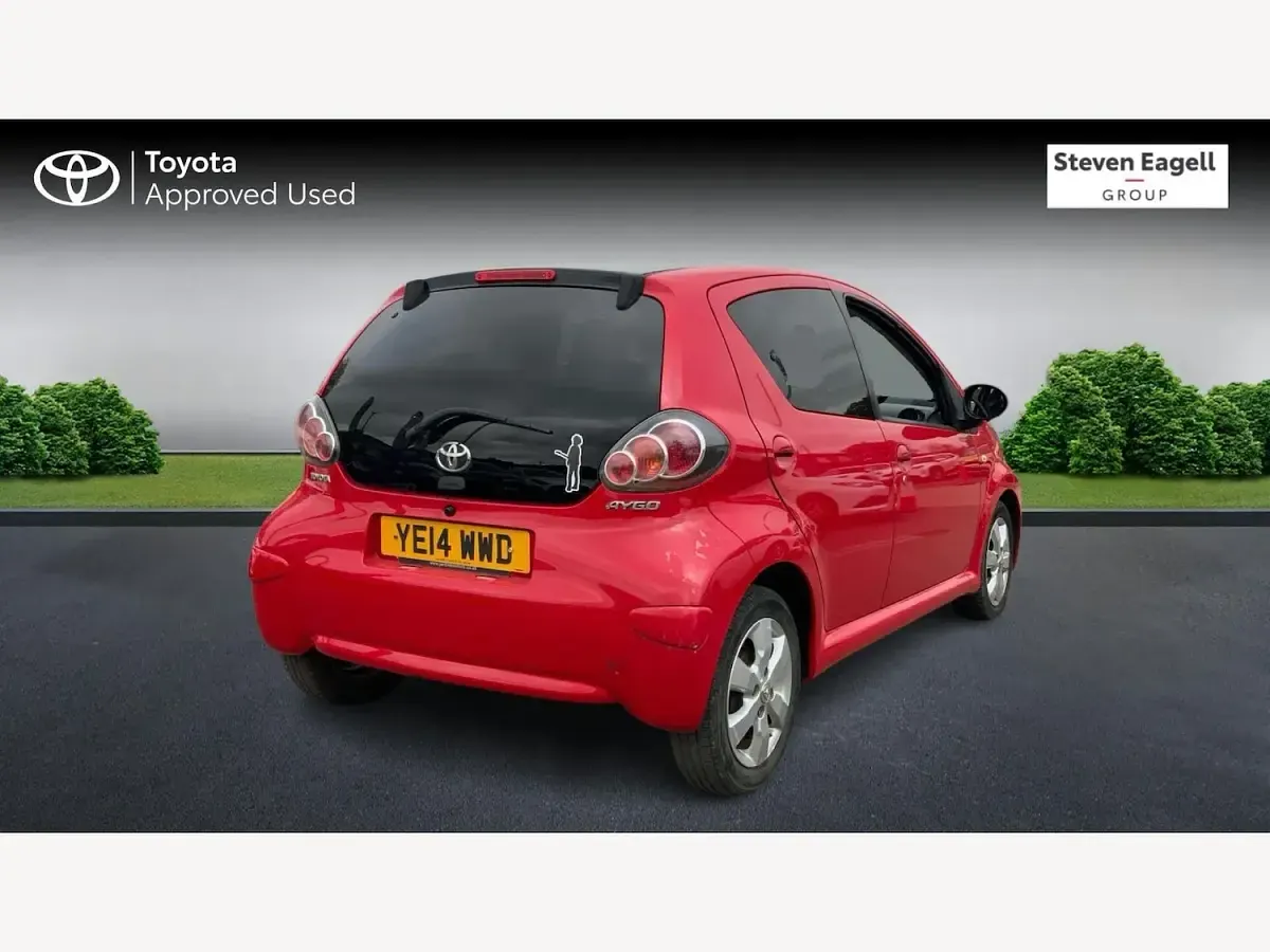 Used Toyota Aygo Style 68 HP (50 kW) 2014 Multicoloured Hatchback