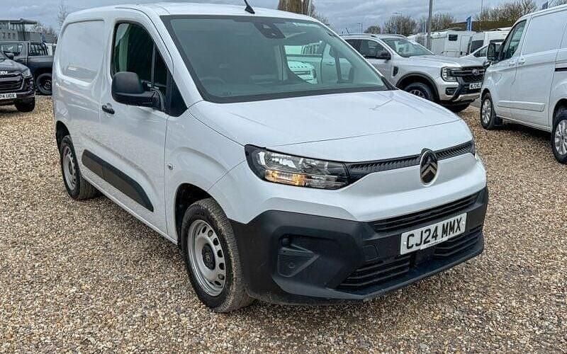 Used Citroën Berlingo 102 HP (75 kW) 2024 White MPV