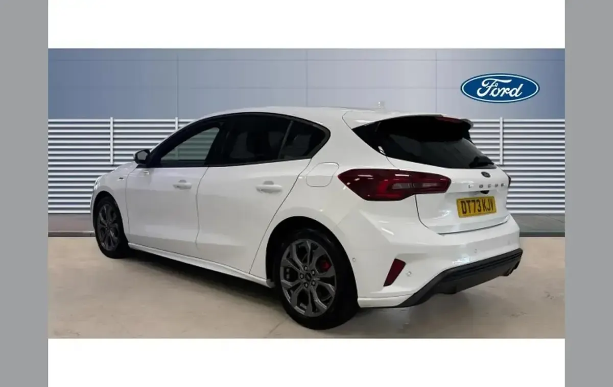 Used Ford Focus ST-Line 123 HP (90 kW) 2024 White Hatchback