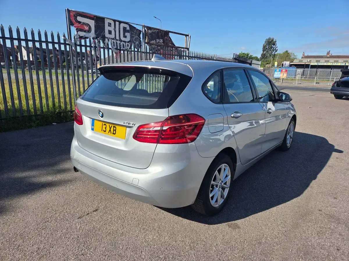 Begagnad BMW 218 Comfort Edition 2016 Silver Halvkombi