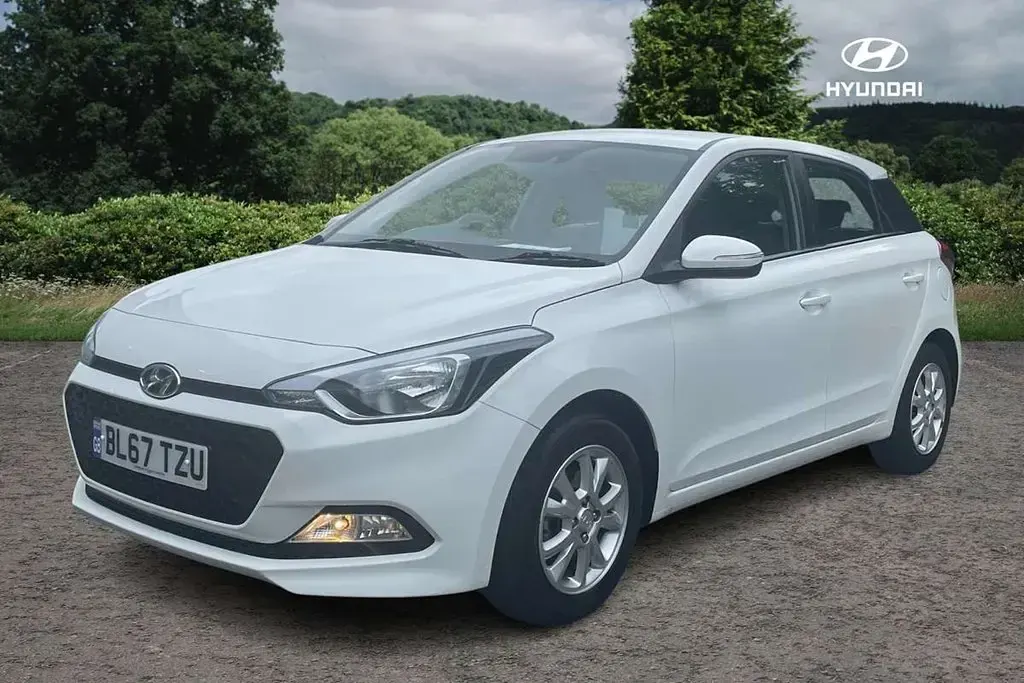 Käytetty Hyundai i20 SE 83 HP (61 kW) 2017 Valkoinen Viistoperä