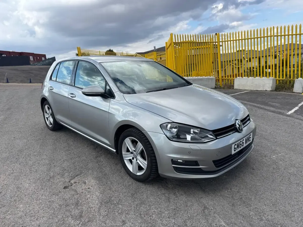 Used VW Golf VII Edition 125 HP (91 kW) 2017 Silver Hatchback