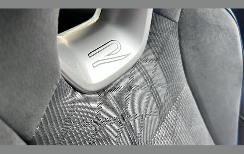 Usado VW Passat R-line 272 HP (200 kW) 2025 Verde Carrinha