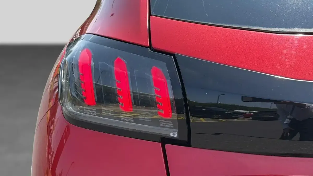 Used Peugeot 208 Allure 99 HP (72 kW) 2020 Red Hatchback