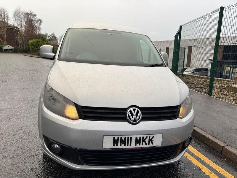 Usado VW Caddy 102 HP (75 kW) 2011 Prateado Monovolume