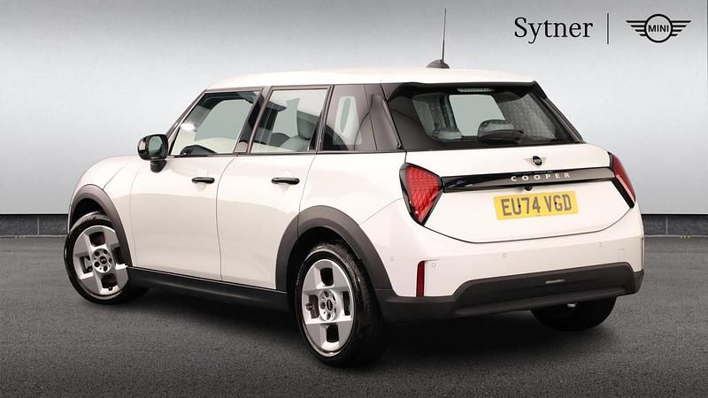 Used Mini Cooper Hatch 154 HP (113 kW) 2024 White Hatchback