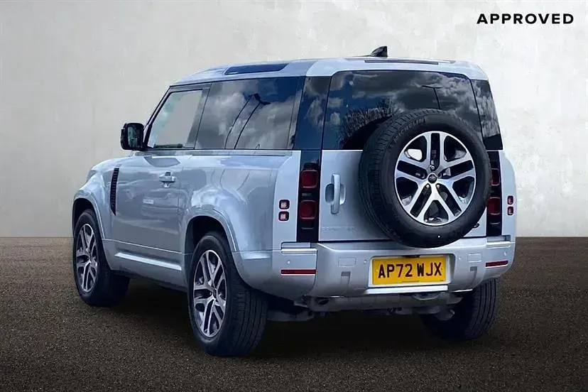 Usado Land Rover Defender 400 CV (294 kW) 2023 Plateado Familiar