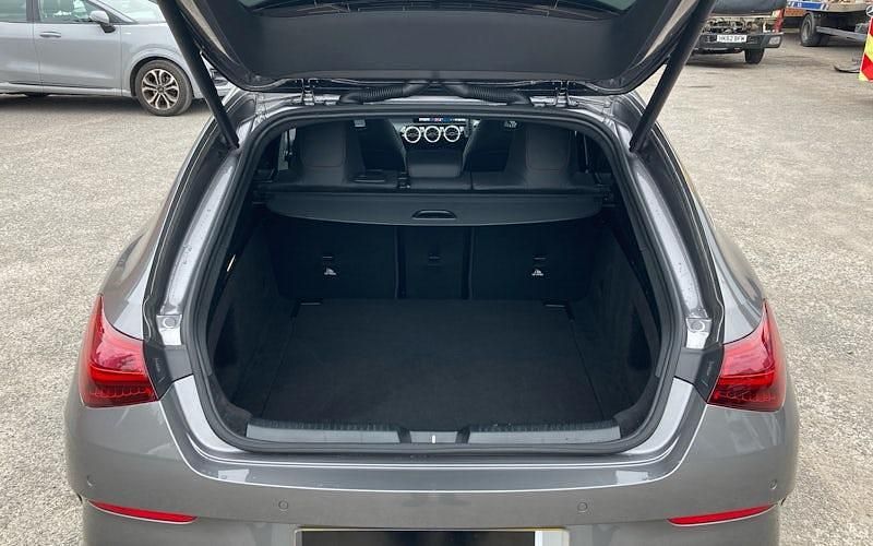 Used Mercedes CLA200 Shooting Brake Executive 163 HP (119 kW) 2022 Estate