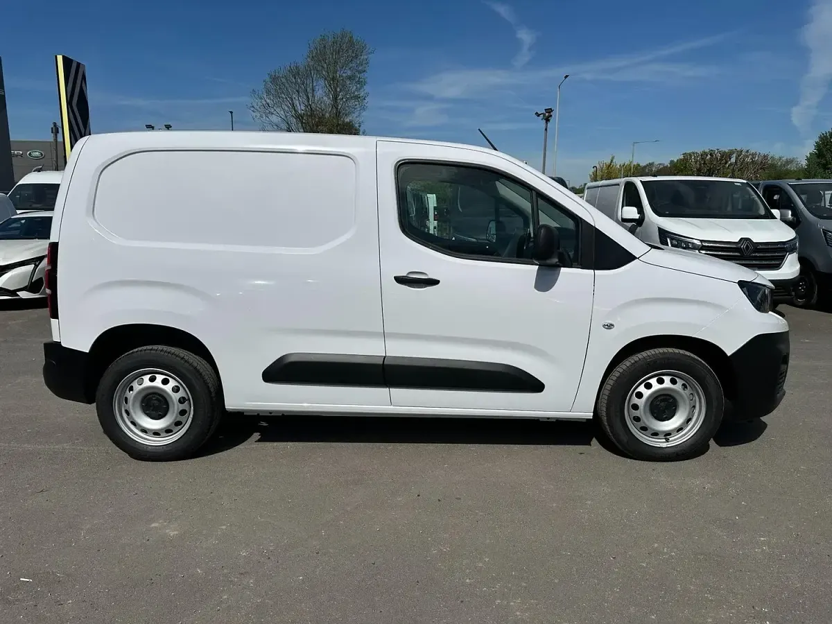 Used Peugeot Partner Premium 131 HP (96 kW) 2024 White MPV