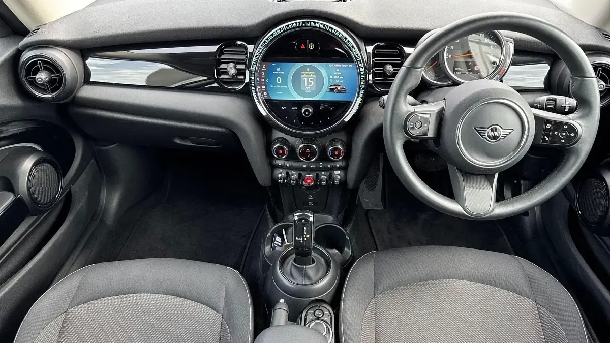 Used Mini Cooper Classic 134 HP (98 kW) 2023 Black Hatchback