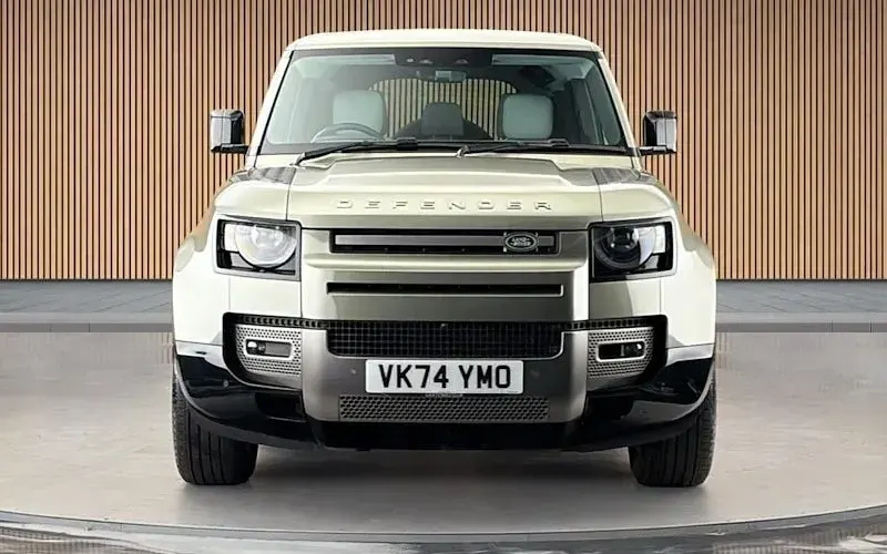 Used Land Rover Defender HSE Dynamic 349 HP (256 kW) 2025 SUV