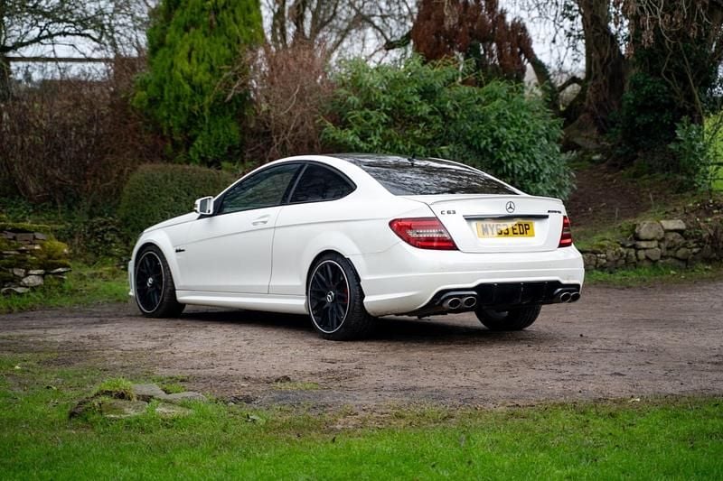 Used Mercedes C63 AMG 486 HP (357 kW) 2013 White Coupe