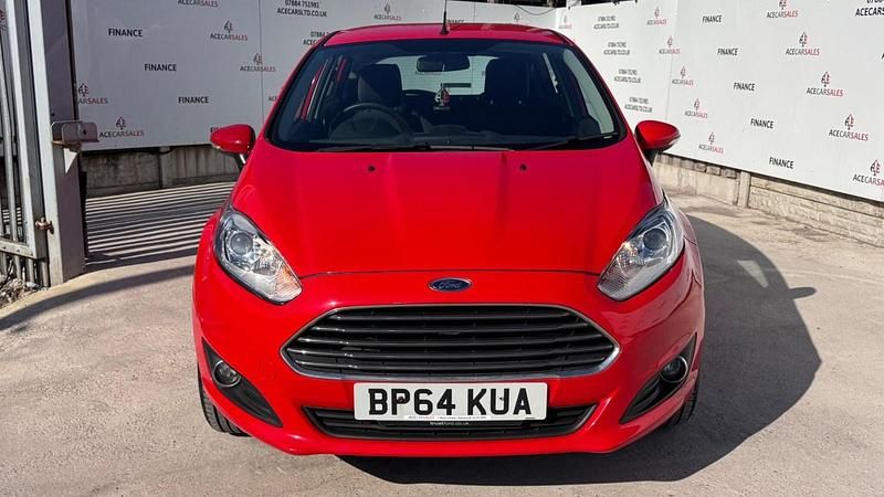 Used Ford Fiesta Zetec 82 HP (60 kW) 2015 Red Hatchback