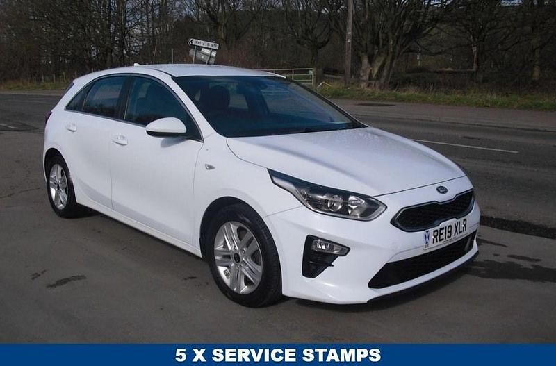 Used Kia Ceed 114 HP (83 kW) 2019 White Hatchback