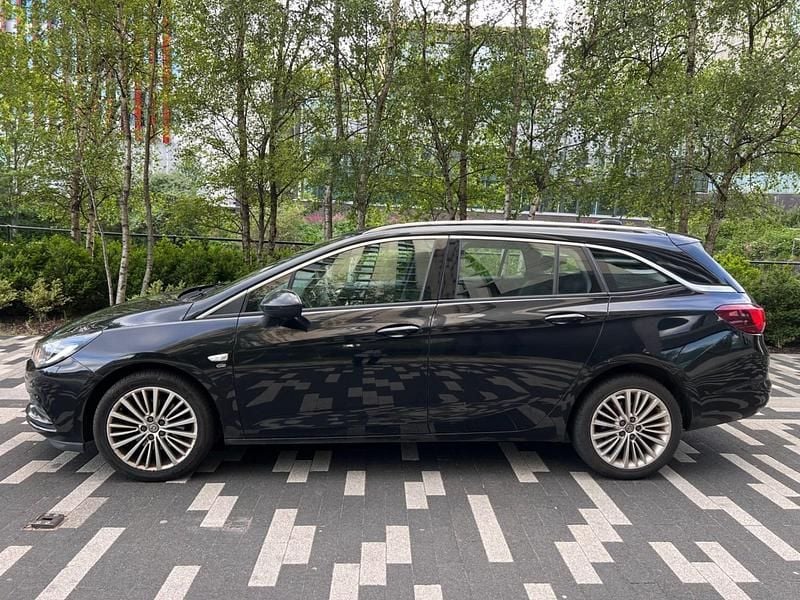 Black Used 2017 Vauxhall Astra Elite Estate | £2,850 (Good price) - Image 1/4