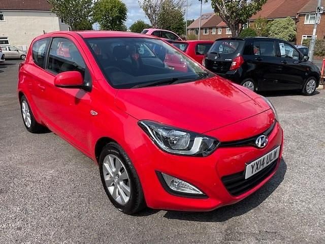 Red Used 2014 Hyundai i20 Active Hatchback | £3,975 (Expensive) - Image 1/4