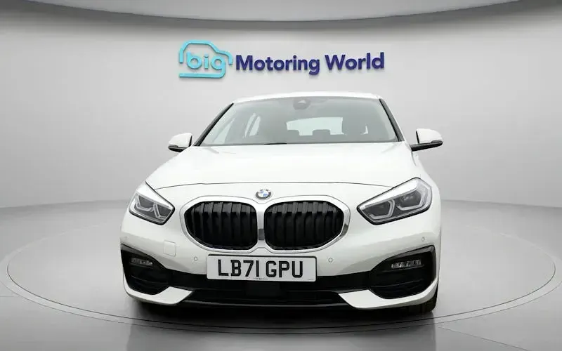 Used BMW 118 Sport Line 136 HP (100 kW) 2021 White Hatchback