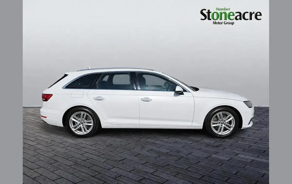 Used Audi A4 147 HP (108 kW) 2016 White Estate