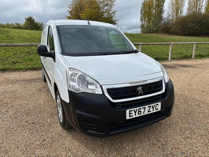 White Used 2017 Peugeot Partner MPV | £4,275 (Fair price) - Image 1/4