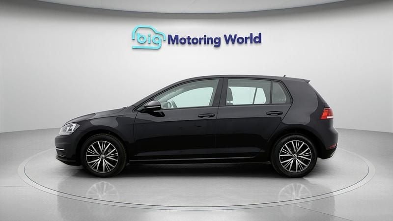 Used VW Golf VII SE 125 HP (91 kW) 2018 Black Hatchback