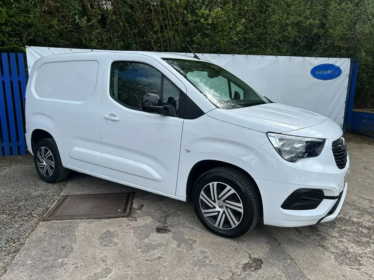 Used Vauxhall Combo 100 HP (73 kW) 2023 White MPV