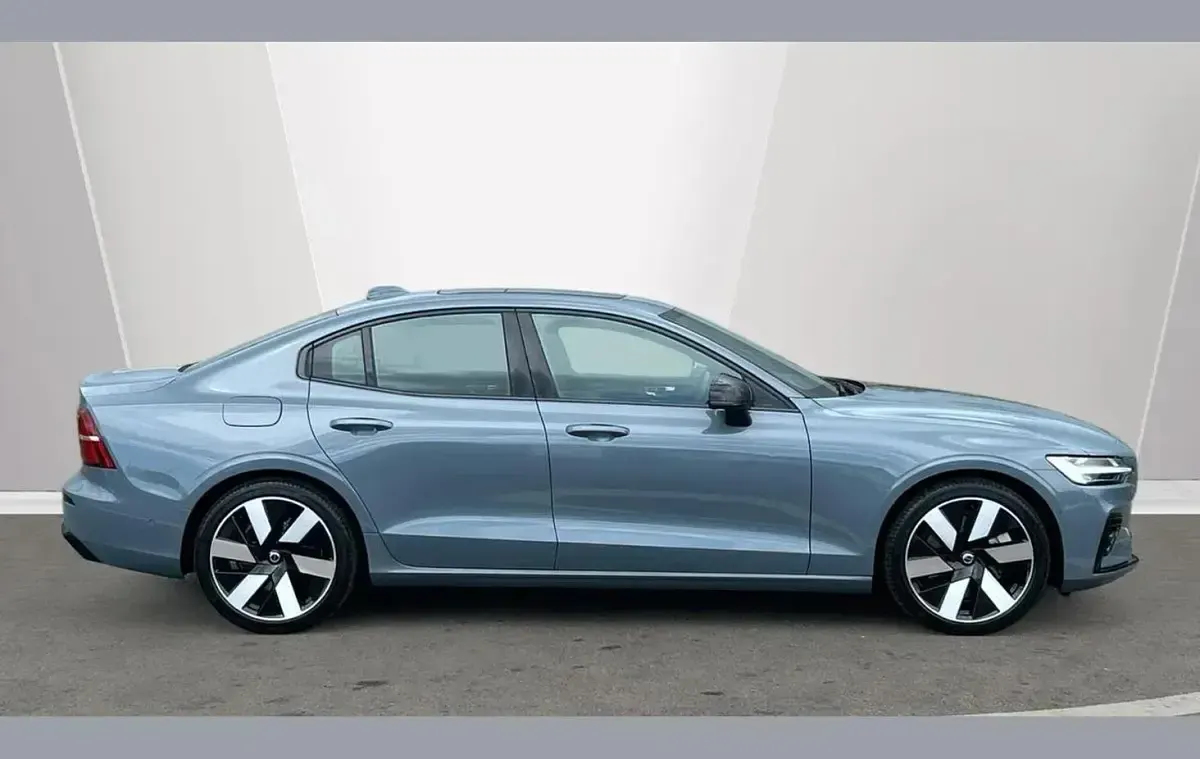 Usado Volvo S60 Ultimate 449 HP (330 kW) 2023 Cinzento Sedan