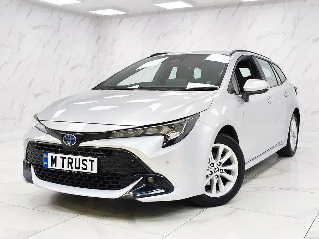 Used Toyota Corolla 140 HP (102 kW) 2024 Silver Estate
