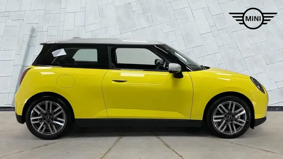 Used Mini Cooper Hatch 133 kW (181 HP) 2024 Yellow Hatchback