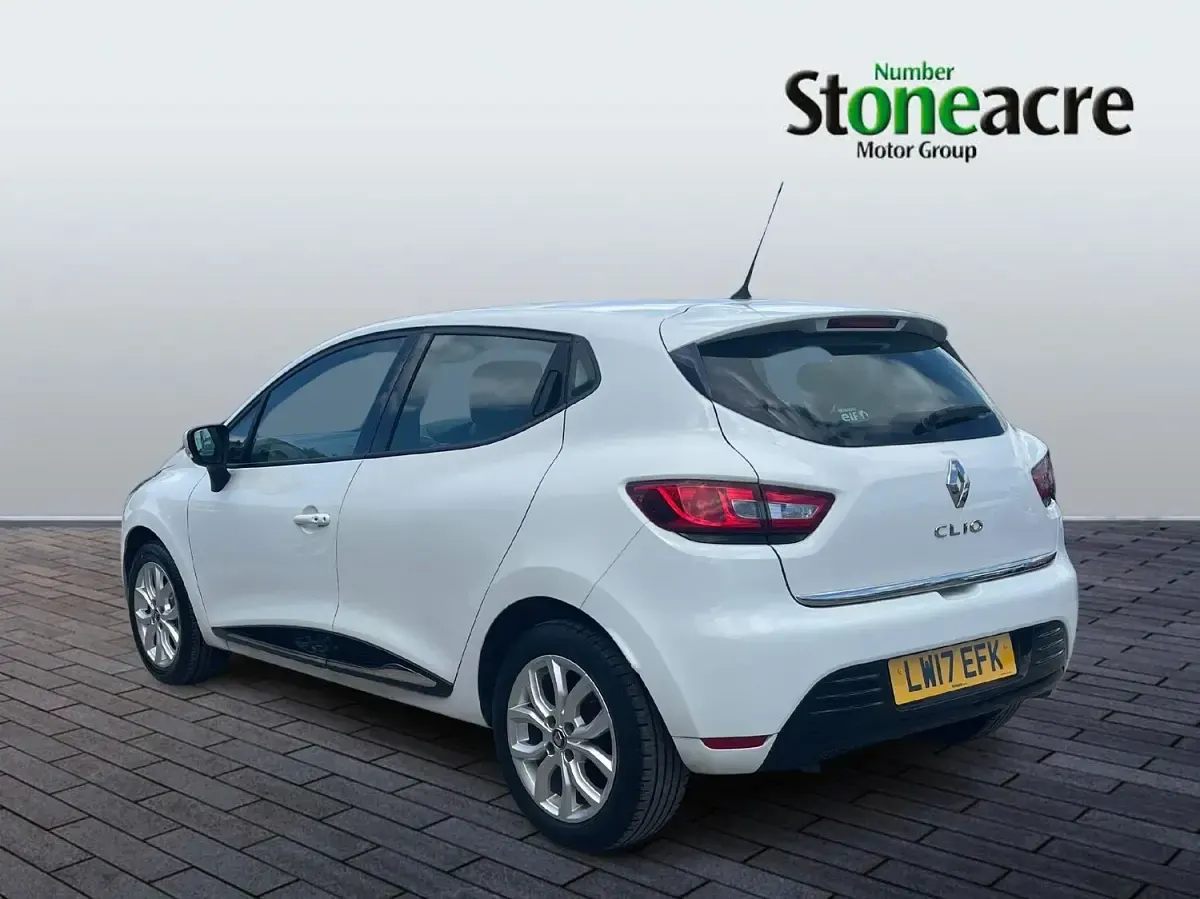Used Renault Clio Dynamique 120 HP (88 kW) 2017 White Hatchback