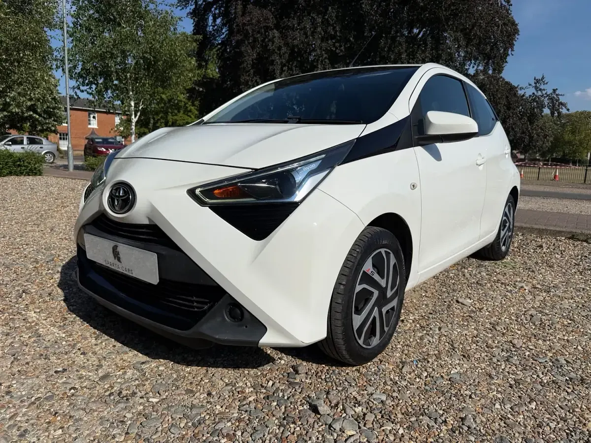 Used Toyota Aygo X-play 72 HP (52 kW) 2021 White Hatchback