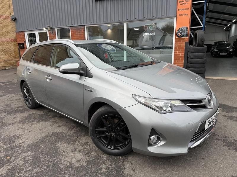 Silver Used 2015 Toyota Auris Hybrid Estate | £7,499 (Good price) - Image 1/4
