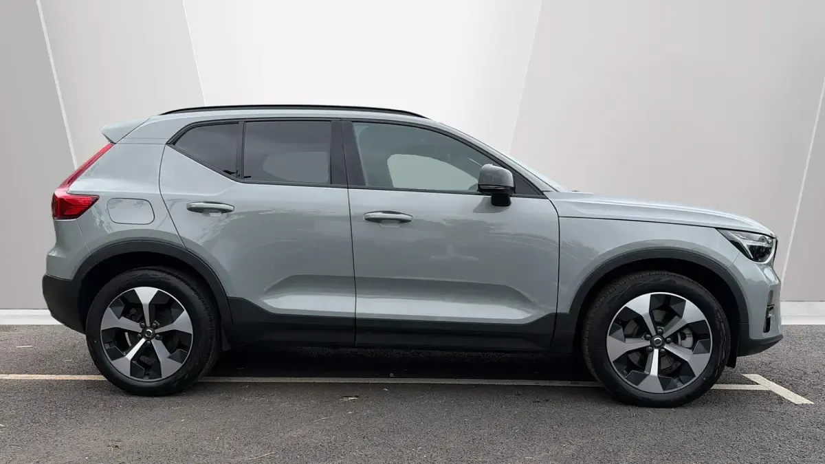 Used Volvo XC40 Plus 197 HP (144 kW) 2025 Grey SUV