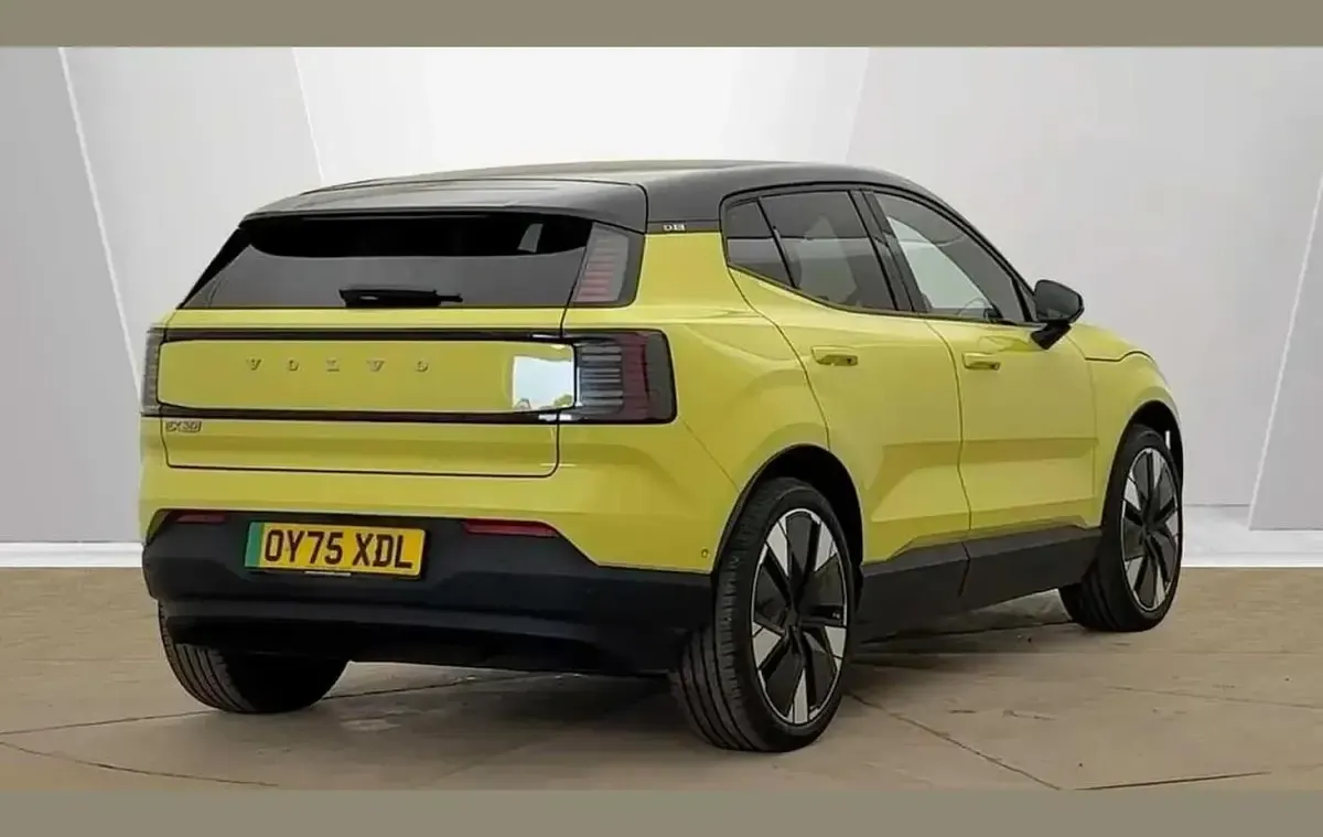 Used Volvo EX30 Ultra 196 kW (267 HP) 2025 Yellow SUV