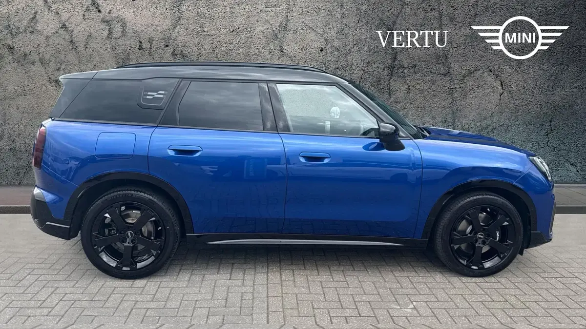 Used Mini Countryman Sport 170 HP (125 kW) 2025 Blazing blue SUV