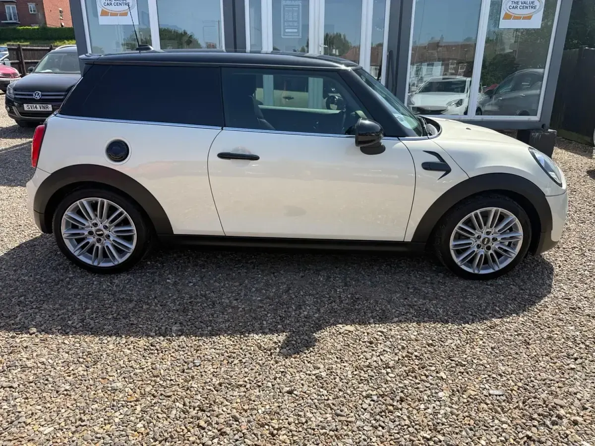 Used Mini Cooper S Hatch 2015 White Hatchback