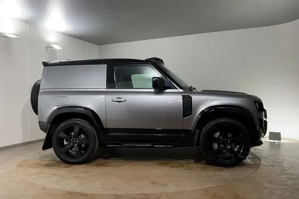 Usado Land Rover Defender HSE Dynamic 296 CV (217 kW) 2024 Gris SUV