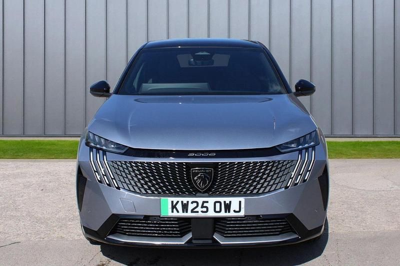 Używany Peugeot e-3008 GT 152 kW (207 KM) 2025 Szary SUV