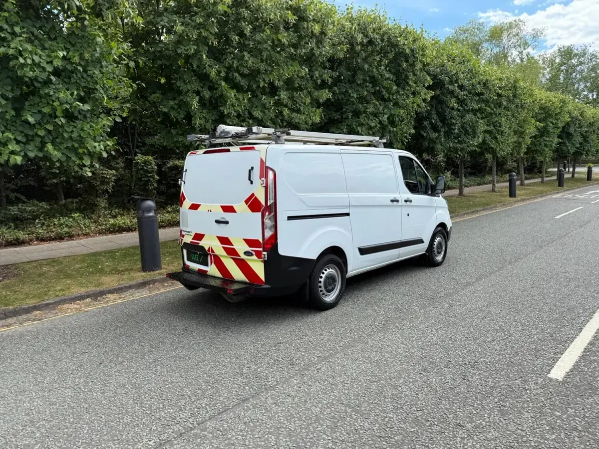 Used Ford Transit Custom 105 HP (77 kW) 2018 White Van
