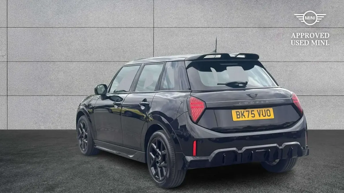 Used Mini Cooper Hatch 113 kW (154 HP) 2025 Black Hatchback