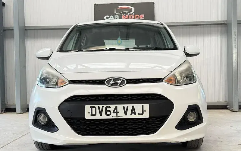 Used Hyundai i10 SE 87 HP (63 kW) 2014 White Hatchback