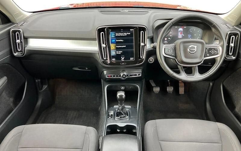 Używany Volvo XC40 Momentum 150 KM (110 kW) 2020 Czerwony SUV